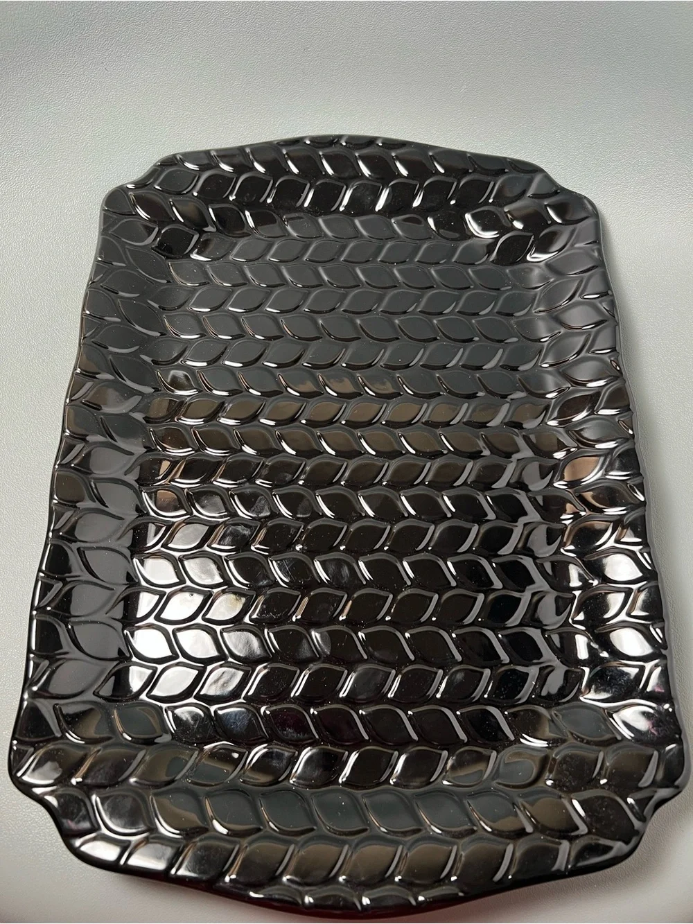 Temp-tations Carved Willow Scalloped Platter